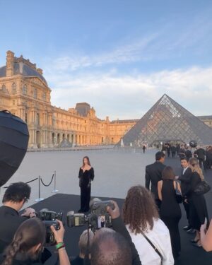 Georgina Amorós Instagram - A very special soirée at the Louvre @lancomeofficial 🖤 #LancomexLouvre 

Grateful for this beautiful dress by @redondobrand 🌹
Makeup @boscomontesinos