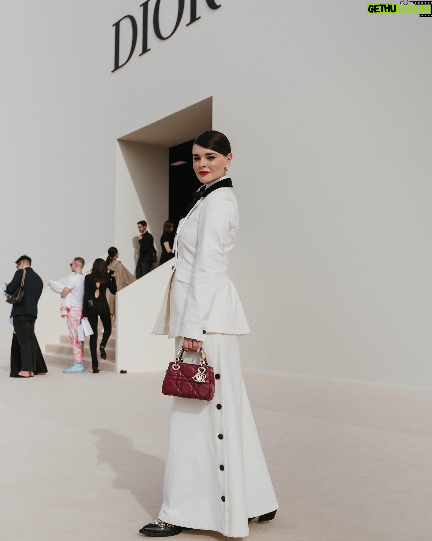 Fabiola Guajardo Instagram - Arriving @ Dior SS24 🇫🇷
#DiorSS24 @dior @diorbeauty
.
.
.
@maciek.gilewski @alejandraloaiza.photo
