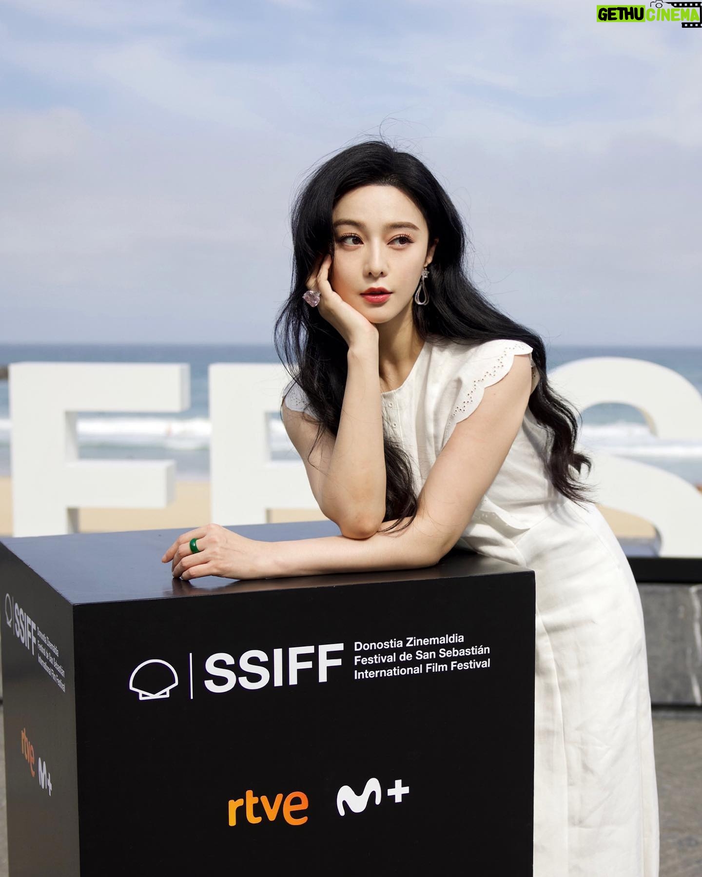 Fan Bingbing Instagram - Photocall & book signing of official jury.

#SSIFF2023 #71SSIFF