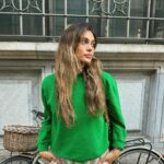 Daniela Calle Instagram - 🇮🇹🥰

1. Lake como   un conjunto vintage que encontramos hace unas semanas
2. Pasta   room service = ❤️‍🔥 
3. Antes del evento al que vinimos a Milan.
4. Ni idea 
5. Encontraron el parecido? 
6.❤️🥰
7. Esperando el tren. (Dato curioso: casi nos subimos a un tren que iba a suiza, en vez de Milan🤦🏻‍♀️) 
8.🍉