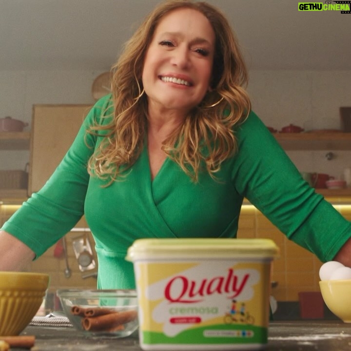 Susana Vieira Instagram - Gente, eu amei que a @qualy, a margarina preferida dos brasileiros e a minha também, me convidou para compartilhar todos os bolos que eu amo preparar aqui em casa. Vocês gostaram? #GostoDeQualy #ÉoutraQualydade publi