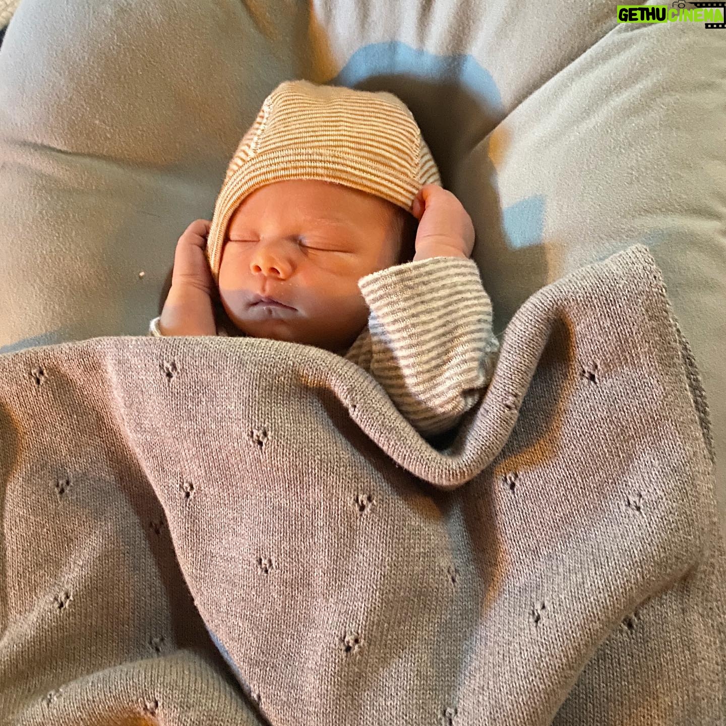 Bonnie Wright - 586K Likes - Say hello to Elio Ocean Wright Lococo 🩵 born at home on Tuesday 19th September. We’re all healthy and happy. Andrew and I are so in love with our sun 🌞! So grateful for our birth team that have held our hands throughout and made the journey so joyous and expanding. Birth is the wildest experience! Our perfect and loving midwives Tiffany and Taylor @dosmidwifery our wise and wonderful doula Patti @umamother our doctor Phabby if we had needed to transfer @phabulouscare 🕊️During these healing postpartum days we’ve been visited by some angels thank you @meaghan_snider_ @motherbees and @themilkywaymamas 🕊️ and thank you @ccmeyer for your incredibly informative course I took in the early weeks of pregnancy. Birth workers are amazing 🕊️ ! Lastly thanks to Andrew my rock throughout birth quite literally as I squeezed onto you so tight and you never wavered. Elio has the most tender loving papa. Ok hormonal emotional extra long caption over!