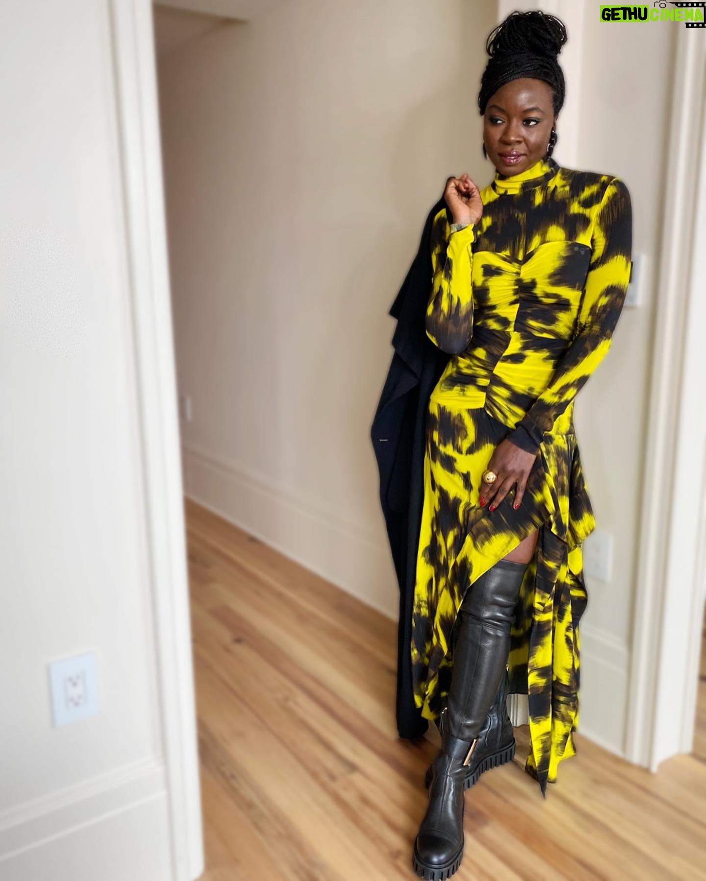 Danai Gurira Instagram - I can’t quite describe the powerful feeling being with fellow global citizens on Saturday gave me. Everyone in attendance at #GlobalCitizenFestival was united to see the end of extreme poverty across the globe. Global Citizens like you and me have taken over 3 million actions, including monumental pledges to prioritize human rights for women and girls, an area near and dear to my heart. There are still millions of people who need help in this fight, and it is imperative that we amplify this mission with as many as we can.
It was so great to announce the progress of the pledge made by #Verizon to help young students have the tech they need to learn at the highest level with the CEO of Verizon @hansvestberg and the outstanding eighth grade Verizon Innovative Learning students Angie and Naoki.
It also was incredible to share the stage with Ineza Umuhoza Grace— an astounding young Rwandan female environmentalist who has made real and powerful strides to hold world leaders accountable for the carbon footprint they create. On stage she called for climate action and announced youths' demands ahead of @cop28uaeofficial launched by @lossanddamageyouthcoalition. Be sure to sign her petition that insists on taking the burden off of more vulnerable nations and giving it to the nations that create the largest negative impact on the environment: https://www.globalcitizen.org/en/action/cop28-demands/
Let's keep using our collective voices to highlight these issues and face them as a global community, together.