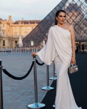 Karla Souza Instagram - Lancôme x Louvre @lancomeofficial #lancomemx #lancomexlouvre 

Dress @andrespajon