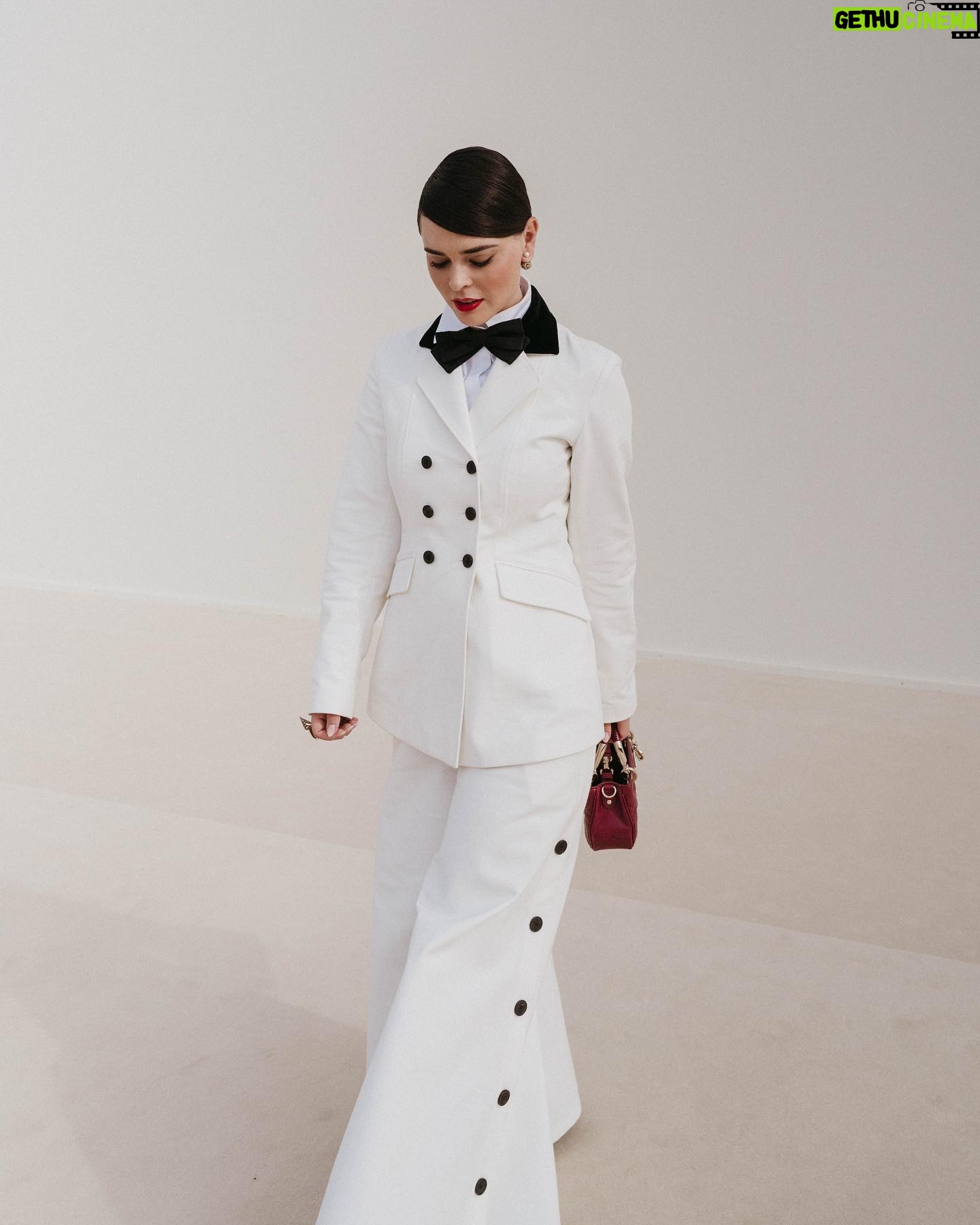 Fabiola Guajardo Instagram - Arriving @ Dior SS24 🇫🇷
#DiorSS24 @dior @diorbeauty
.
.
.
@maciek.gilewski @alejandraloaiza.photo