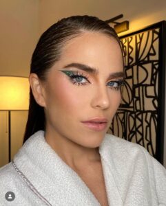 Karla Souza Instagram - Lancôme x Louvre @lancomeofficial #lancomemx #lancomexlouvre 

Dress @andrespajon