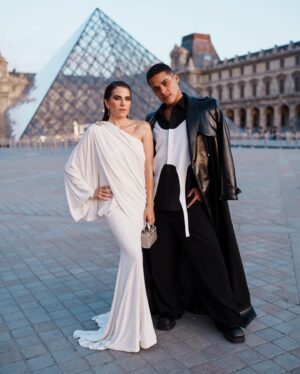 Karla Souza Instagram - Lancôme x Louvre @lancomeofficial #lancomemx #lancomexlouvre 

Dress @andrespajon