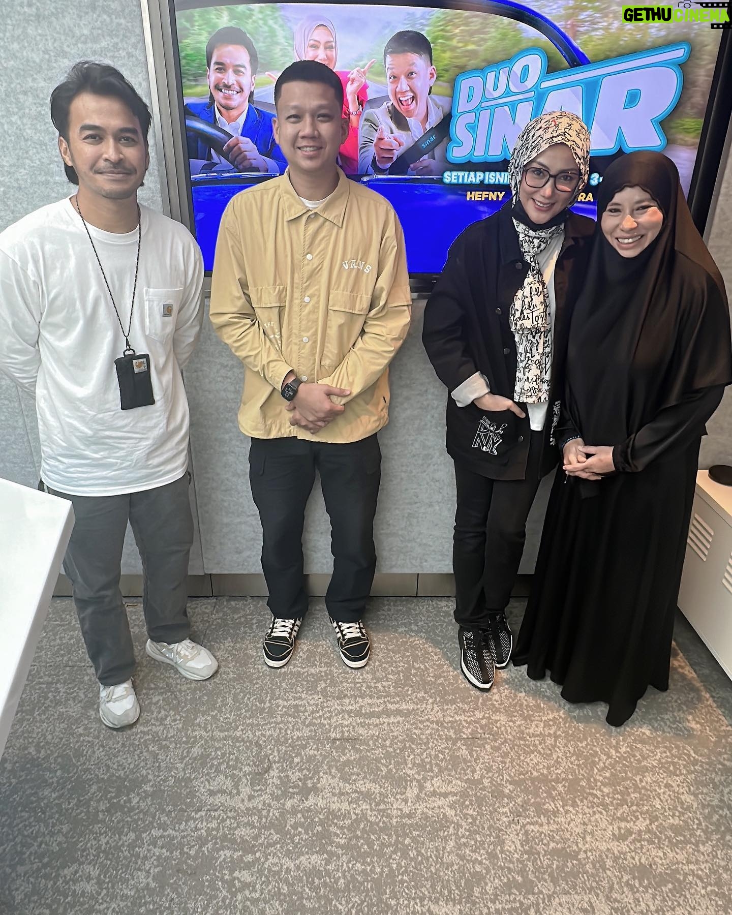 Erra Fazira Instagram - Lamo tak jumpo ustazah @asnimansor .. dah la cantik, aktif, suagho e sodap, pandai lukeh, pandai main kompang, momanah pun buleh, naik kudo pun hebat, diving pun tak kalahโฆ uihhh mangaiiii.. somuo disapu e!! ๐.
.
Mokasih wok sampai jugak kek konti @sinar_my
Mokasih atas perkongsian dan ilmu sempono maulidul rasul 12 Rabiul Awal somalam wok ๐
Ayuhhhโฆ marilah kita bersama-sama perbanyakkan lagi amalan zikir serta berselawat ke atas junjungan besar Nabi Muhammad SAW.
. โุงูููููููู
ูู ุตููููู ุนูููู ู
ูุญูู
ููุฏููุ ููุนูููู ุขูููู ู
ูุญูู
ููุฏูู