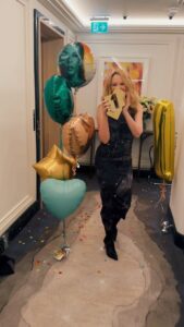 Kylie Minogue Instagram - Baby can’t you feel that my heart is beating .. 💎 TENSION 💎 is NUMBER ONE in the UK and AUSTRALIA!! THANK YOU to everyone who bought it, streamed it and made it YOURS … I am in awe of the love and support you’ve shown me. I will hold on to this moment forever!! ✨