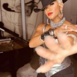 LeToya Luckett Instagram - ✨FEARLESS✨

While getting ready for Renaissance, I was overcome with gratitude & a fearless attitude! With all that dancing I knew I was about to be doin. The edges had to be laid with @mielleorganics Pomegranate & honey edge gel 
& it didn’t disappoint 💅🏽🪩

Take the leap! Drop the fear! God has something big for you! 🙏🏾❤️