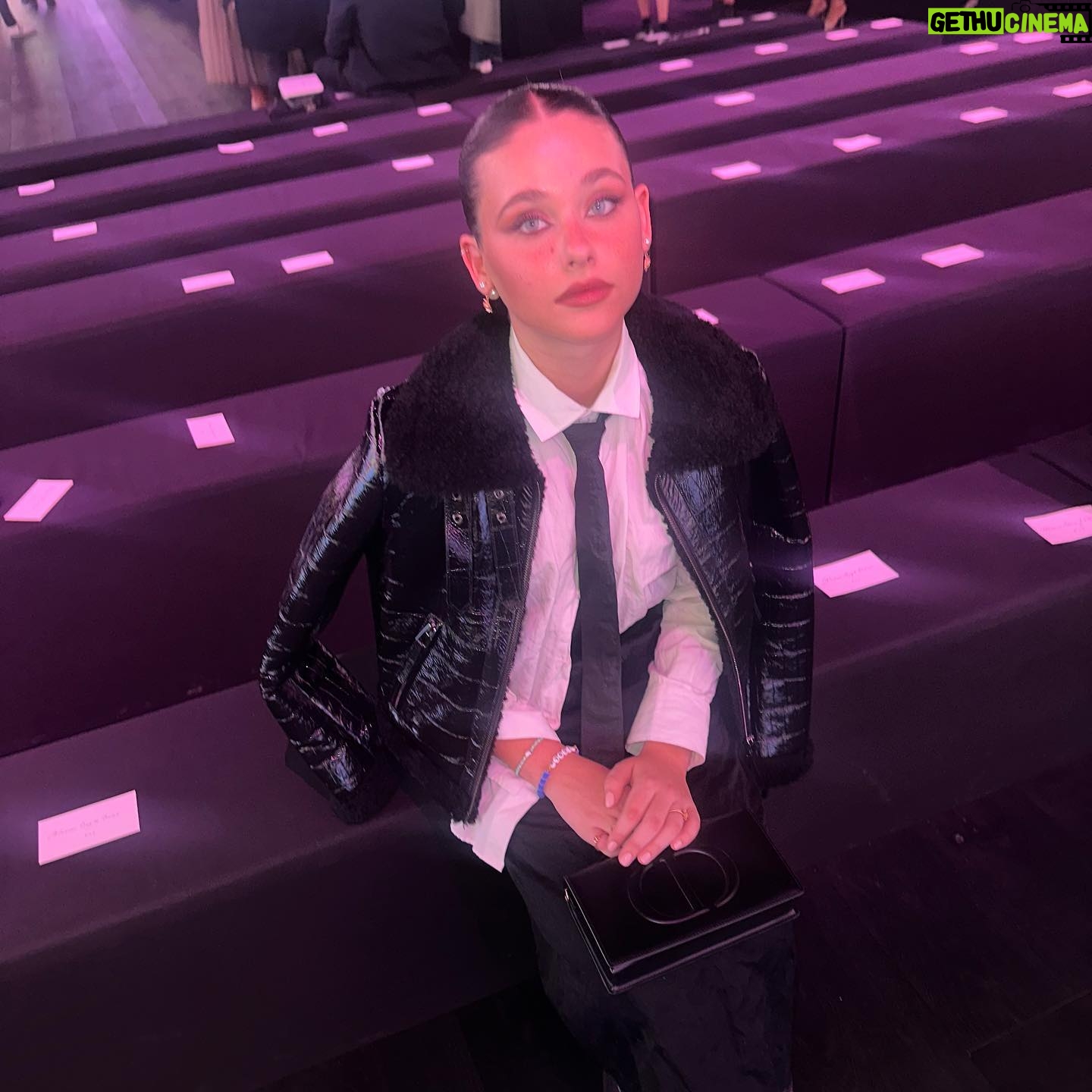 Nicole Wallace Instagram - Thank you @dior @mariagraziachiuri 🖤 it was an honor #StarsinDior #DiorSS24 #pfw