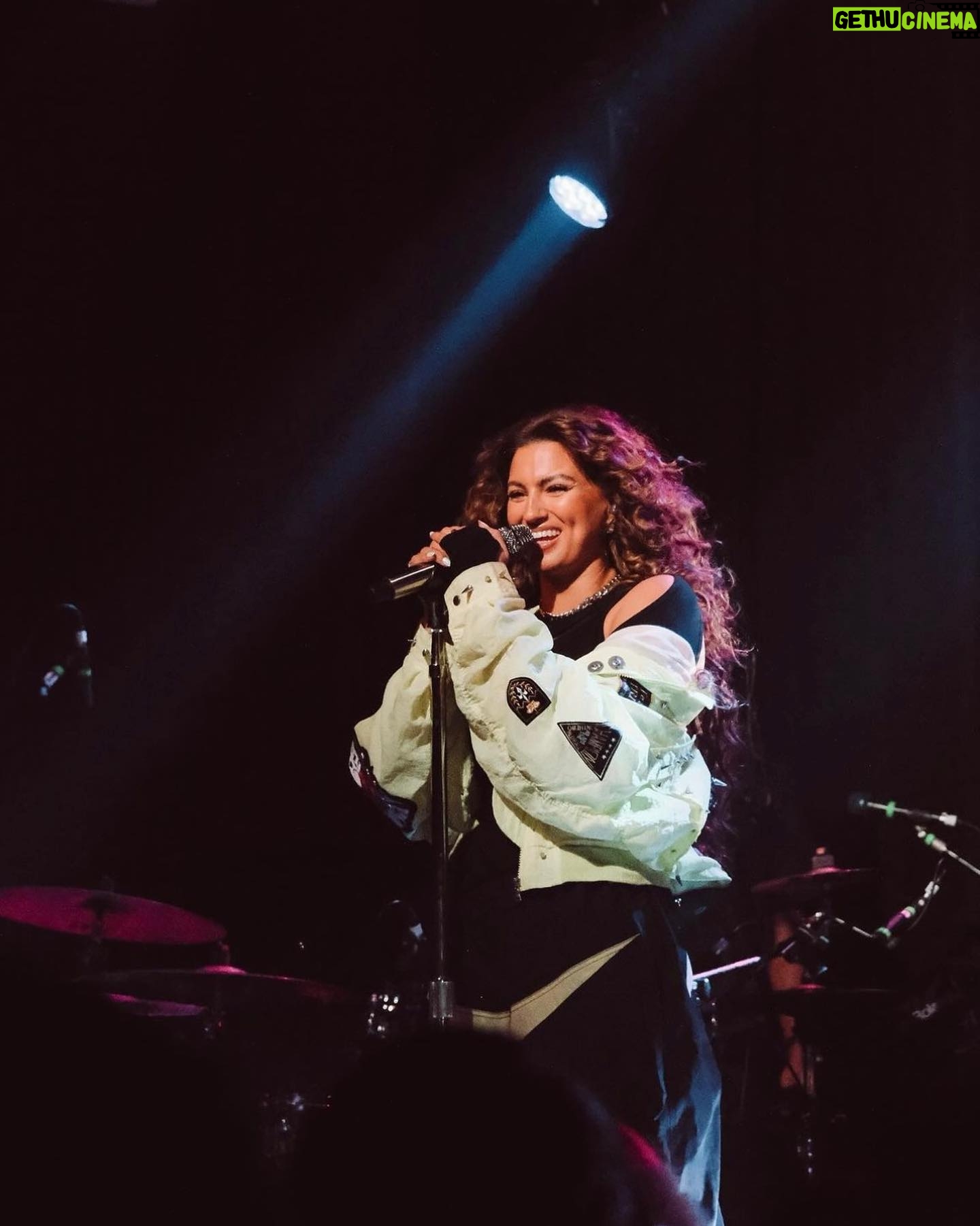 Tori Kelly Instagram - californiaaaa loooove