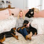 Katherine Heigl Instagram - 🏡 Families come in all shapes and sizes, and ours is pawsitively perfect with our furry companions. #HappyNationalFamilyDay to all the pets who make our home feel complete! 🐾⁠
⁠
•⁠
•⁠
•⁠
⁠
#BadlandsRanch #BadlandsRanchPets #BadlandsRanchByKatherineHeigl #KatherineHeiglDogFood #KatherineHeigl #Pets #Pet #PetFood #Dog #DogFood #HealthyPets #HealthyDogs⁠ #Family #PetFamily