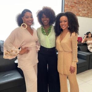 Juliana Alves Instagram - Que evento importante. 
Como disse na mesa em que participei, essa realização faz parte de sonhos antigos que estamos realizando. 
Nossa potência, criatividade, engajamento e alegria pra continuar abrindo os caminhos pro futuro que queremos e estamos construindo. 
Parabéns a todos os envolvidos! Que orgulho! 
#NegritudesGlobo #Negritudes2023