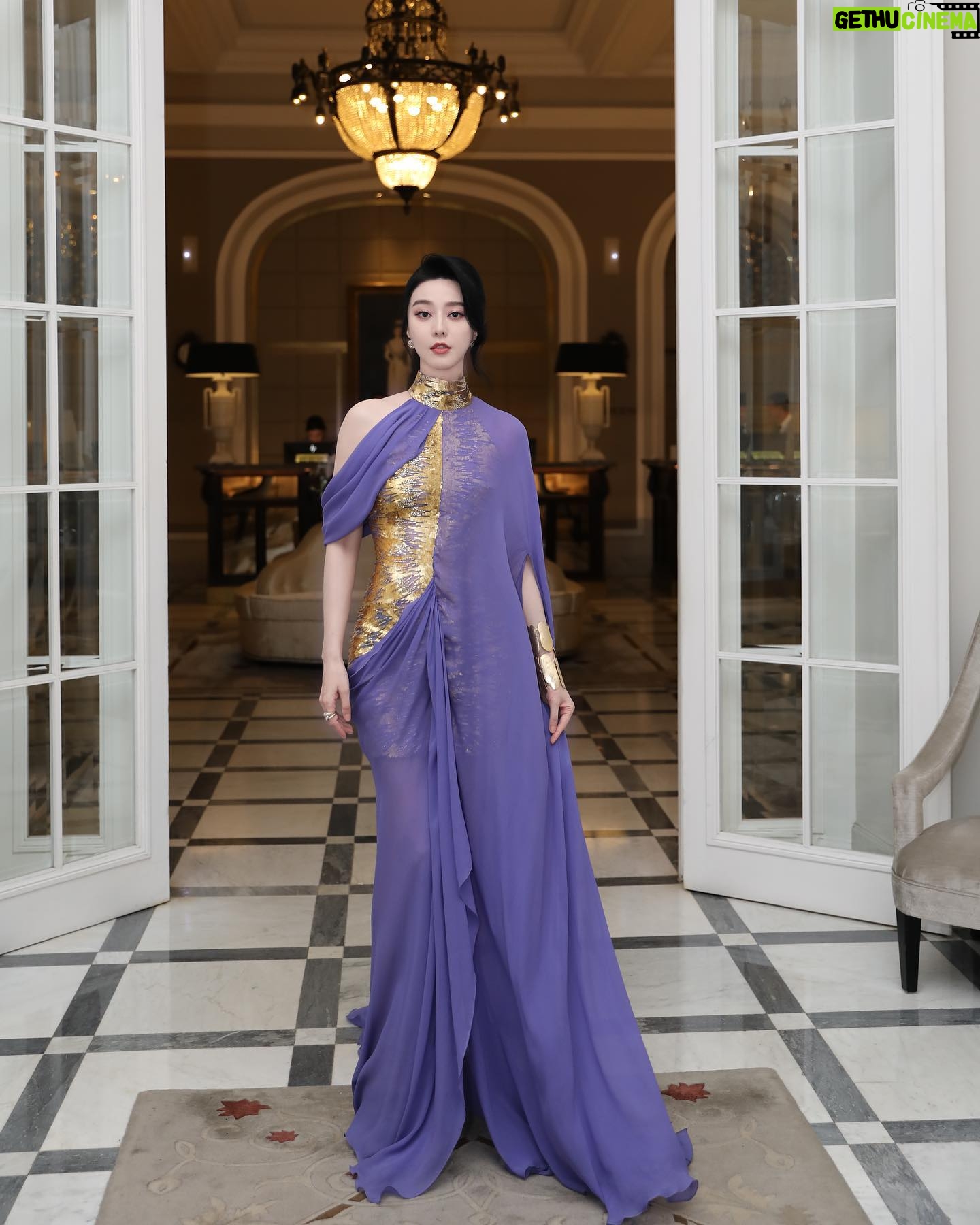 Fan Bingbing Instagram - Last day of work in San Sebastián! #71SSIFF
👗 @georgeschakraofficial FW 2023 Couture, styled by @wishgui3 and @_christopherbu_
💄💇🏻♀️ @huyiyin8
📸 @yuanyizhang
❤️ Team: @jerseychong @mattie_ma @babezoooooooe @chrisprapha @randcpmk (@missbega)