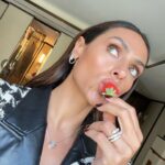 Renata Notni Instagram – Por acá seguimos y por acá nos quedamos