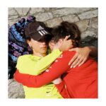 Claudia Salas Instagram – 1. Compañera de vida, de camino y de todas las veces que me he tropezado.
2. Hogar. (En mayúscula y negrita)
3. Laia hace unas fotos increíbles.
4. Laia hace una fotos…
5. Laia hace…
6. El camino te da lo que necesitas (gracias Ruth).
7. Mi vida en una foto. Literal. 
8. Gracias a Elena, una trabajadora que sin conocerme me ayudó a terminar todos los “check” de mi lista.
9. Sueño, frío y ganas.
10. Los ojos con los que la miro. (Laísmos a parte).

No se pueden poner más fotos y las que no están me las guardo para mi y para todas las zapas de caña alta y baja que caminaron conmigo. Incluso los que no dejaban huella.