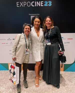 Juliana Alves Instagram - Dia de compromisso importante em São Paulo! 
Tive a alegria de estar com a Disney na EXPOCINE anunciando as novas produções internacionais e nacionais para os exibidores, em especial o nosso filme Sequestro do Voo 375, produção da Escarlate com direção de Marcos Baldini. 
Um filme que traz algo de novo na produção de cinema nacional! 
Aguardem!

#vivaocinemanacional
