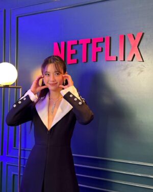 Han Hyo-joo Instagram - 안녕 부산 👋🏻

28th BUSAN INTERNATIONAL FILM FESTIVAL