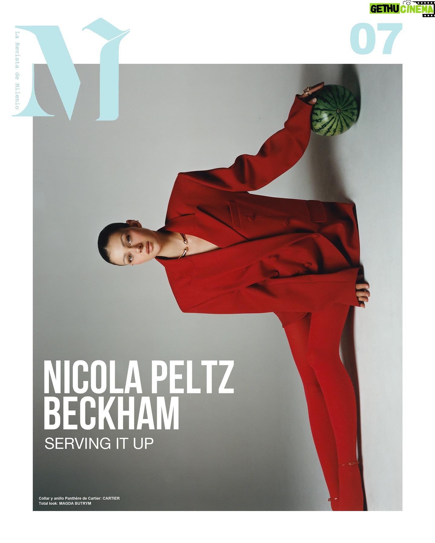 Nicola Peltz Beckham Instagram - ISSUE 07 - OUT NOW @nicolaannepeltzbeckham
Fuera de la pantalla, #NicolaPeltzBeckham canaliza su voz hacia causas que le apasionan, desde la defensa de animales sin hogar hasta la concienciación sobre la salud mental y el empoderamiento de la mujer.
Lee la entrevista completa en nuestro link en bio.
#NicolaPeltzBeckham usando el icono de la Maison @cartier: collar y anillos
#PanthèredeCartier y total look, @magdabutrym. Disponible en @farfetch
Talento: @nicolaannepeltzbeckham
Fotografía: @agataserge
Editor en jefe / Stylist: @sarahgorereeves
Maquillaje: @kateleemakeup
Peinado: @hikaruhirano
Manicure: @sreyninpeng
Diseño de set: @itsisaacaaron
Producción: @michaelcifarelli @areatwelve
Asistente de fotografía: @nikkopeach
Asistente de stylist: @nikiravari
Asistente de set: @char_3d_artist
Locación: @hypestudios.la
#mrevistademilenio #mdemilenio #cartier #editorial #issue07
