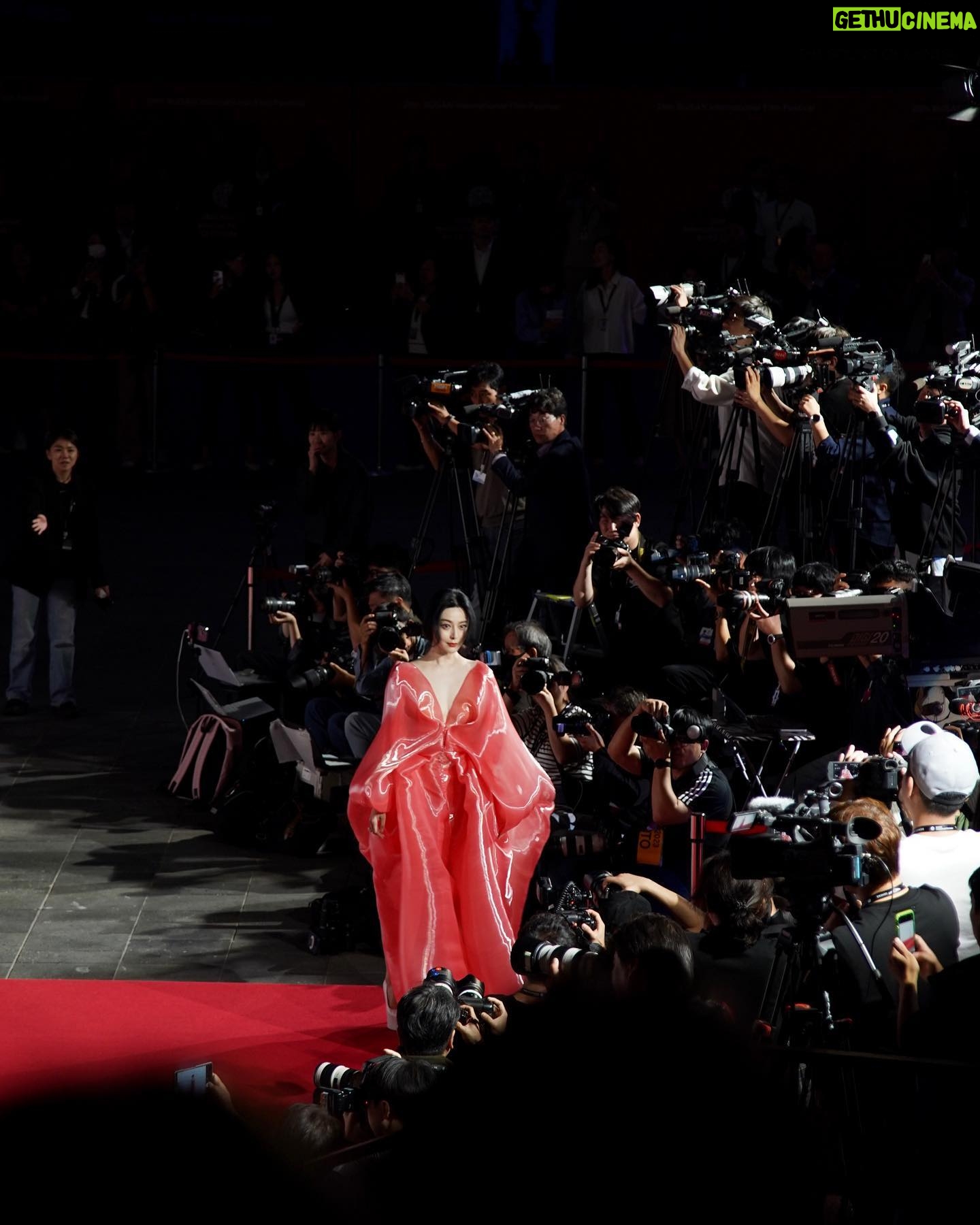 Fan Bingbing Instagram - The 28th Busan International Film Festival.
How do you like my jelly dress? 😁