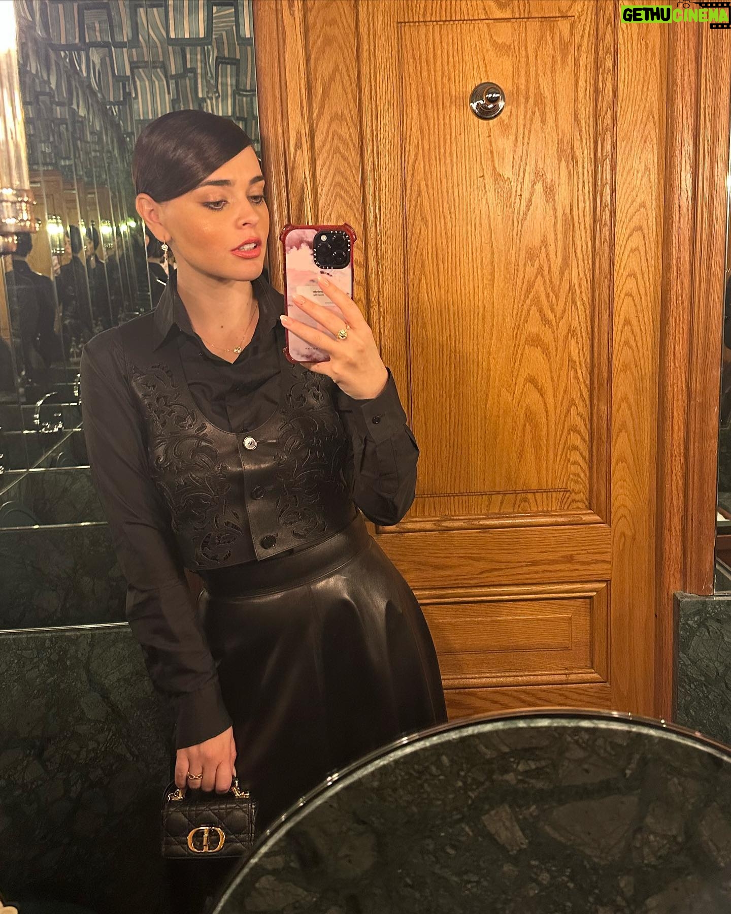 Fabiola Guajardo Instagram - Thank you @dior π€ @diorbeauty
Mi primera vez en Fashion Week Paris y me llevo los mejores recuerdos.
-
Gracias dream team @laloremis @esejuanfuentes @betoville
