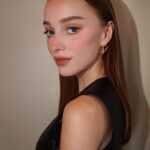 Phoebe Dynevor Instagram - What a show @nicolasghesquiere @louisvuitton 🫶🫶🫶🫶