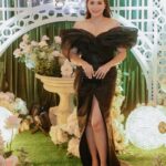 Julia Montes Instagram – Julia Montes confidently walked down the red carpet with her black old Hollywood glam matched with a glowing skin courtesy of #AvignonClinic.

#ABSCBNBall2023 
#ExperienceAvignon