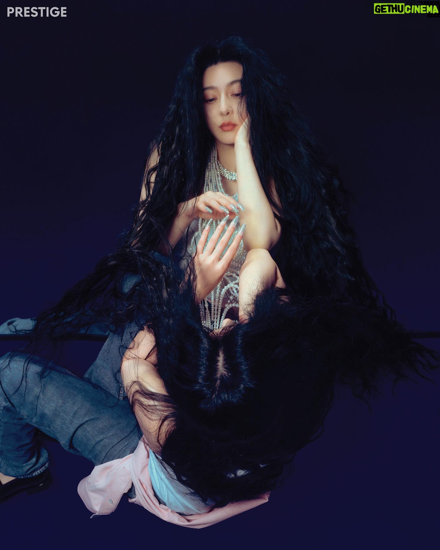 Fan Bingbing Instagram - Here’s a powerful woman who walks her own path – confident in her own methods and her clout. No matter whether it’s building her beauty business, walking the red carpet or the runway, or portraying complex women on screen, Fan Bingbing can do it all. She shares her story with us in the link in bio.
-
Words: Stephanie Ip (@stephcureau)
Photography: Issac Lam (@issaclam_)
Photography producer: Hidi Lee (@hidiin)
Art direction: Ip Siu (@ipsiu)
Styling: Kim Bui Kollar (@aka.kimbui)
Hair stylist: Eda Lee (@edajogo)
Makeup artist: Bonnie Hu (@huyiyin8)
Manicurist: Mei Mei Yeung (@lila0nail)
Art team: Naomi Chui (@unbelievablena), Karina To (@karina_to_to_), Joan Leung (@joanyil)
Project management: Alex Loong (@esteloong)
Photography assistants: Jason Li (@jason6_17), Kiano (@kiano_)
Styling assistants: Anna Lam (@kudoallll), Mason Wong (@massill_)
Art direction assistant: Kumi Tong (@kumwtong)
Graffer: Hsiao, TK, Fei Lung
Production assistants: MK Suen, Alvin Chu
Jewellery: Mikimoto (@official_mikimoto)
Wardrobe: Kimhekim (@maison_kimhekim), Ferragamo (@ferragamo), Bottega Veneta, Vivian Luk Atelier (@vivianlukatelier)
Special thanks: Artist Management Jersey Chong (@jerseychong)
-
#Prestige #PrestigeCover