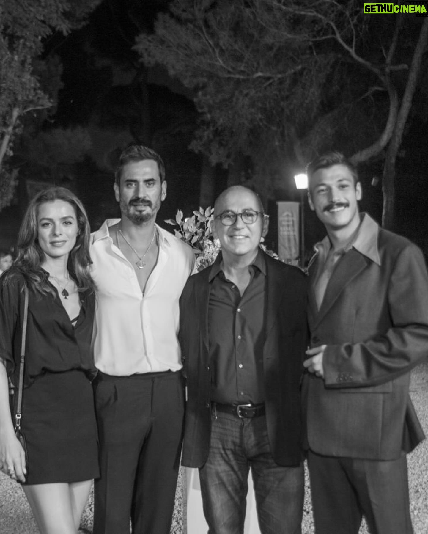 Özge Özpirinçci Instagram - Çok güzel bir geceydi 🪗🖤