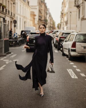 Anna-Maria Sieklucka Instagram - @victoriabeckham is always on point! 🖤

look @victoriabeckham @vitkac 
pic @nadiakrawiecka 

[zaproszenie]

#parisfashionweek #vitkac #victoriabeckham