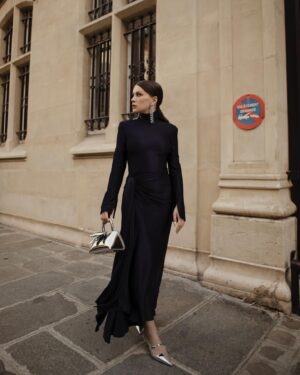 Anna-Maria Sieklucka Instagram - @victoriabeckham is always on point! 🖤

look @victoriabeckham @vitkac 
pic @nadiakrawiecka 

[zaproszenie]

#parisfashionweek #vitkac #victoriabeckham