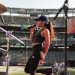 Jessie Reyez Instagram - 🟦🟦🟦🙎🏽‍♀️🟦🟦🟦 #ad
Performed at the CÎROC halftime show during the New York Giants game in celebration of Latino Heritage Month ❤️
.
.
.
. 
.
CÎROC Vodka. Distilled From Fine French Grapes. 40% Alc/Vol. Imported from France by Diageo, New York, NY. Drink responsibly. Don’t share with anyone under legal age.