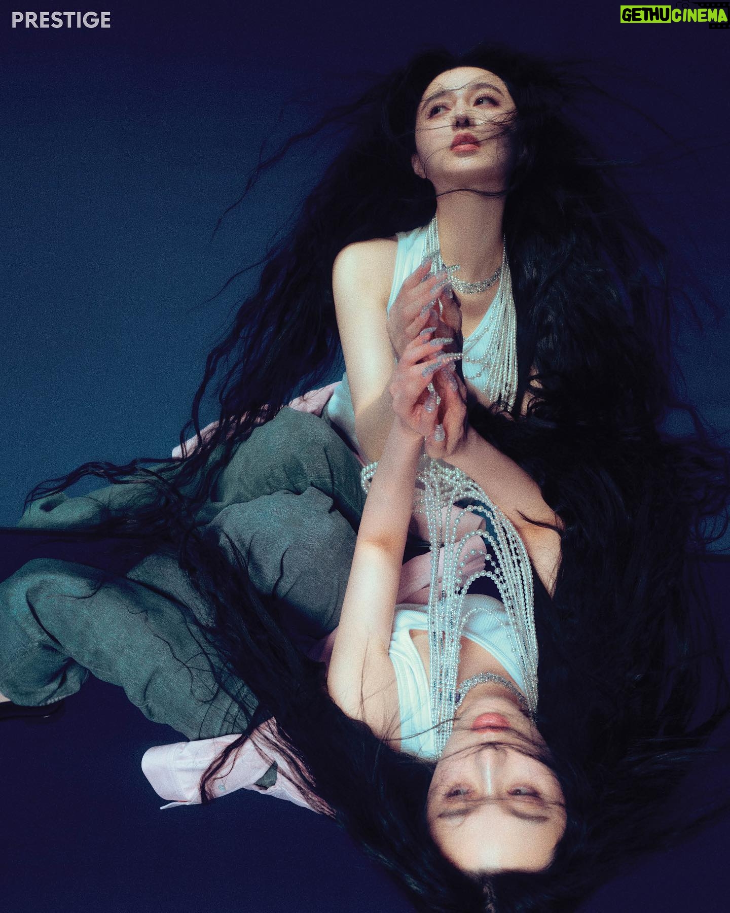 Fan Bingbing Instagram - Here’s a powerful woman who walks her own path – confident in her own methods and her clout. No matter whether it’s building her beauty business, walking the red carpet or the runway, or portraying complex women on screen, Fan Bingbing can do it all. She shares her story with us in the link in bio.
-
Words: Stephanie Ip (@stephcureau)
Photography: Issac Lam (@issaclam_)
Photography producer: Hidi Lee (@hidiin)
Art direction: Ip Siu (@ipsiu)
Styling: Kim Bui Kollar (@aka.kimbui)
Hair stylist: Eda Lee (@edajogo)
Makeup artist: Bonnie Hu (@huyiyin8)
Manicurist: Mei Mei Yeung (@lila0nail)
Art team: Naomi Chui (@unbelievablena), Karina To (@karina_to_to_), Joan Leung (@joanyil)
Project management: Alex Loong (@esteloong)
Photography assistants: Jason Li (@jason6_17), Kiano (@kiano_)
Styling assistants: Anna Lam (@kudoallll), Mason Wong (@massill_)
Art direction assistant: Kumi Tong (@kumwtong)
Graffer: Hsiao, TK, Fei Lung
Production assistants: MK Suen, Alvin Chu
Jewellery: Mikimoto (@official_mikimoto)
Wardrobe: Kimhekim (@maison_kimhekim), Ferragamo (@ferragamo), Bottega Veneta, Vivian Luk Atelier (@vivianlukatelier)
Special thanks: Artist Management Jersey Chong (@jerseychong)
-
#Prestige #PrestigeCover