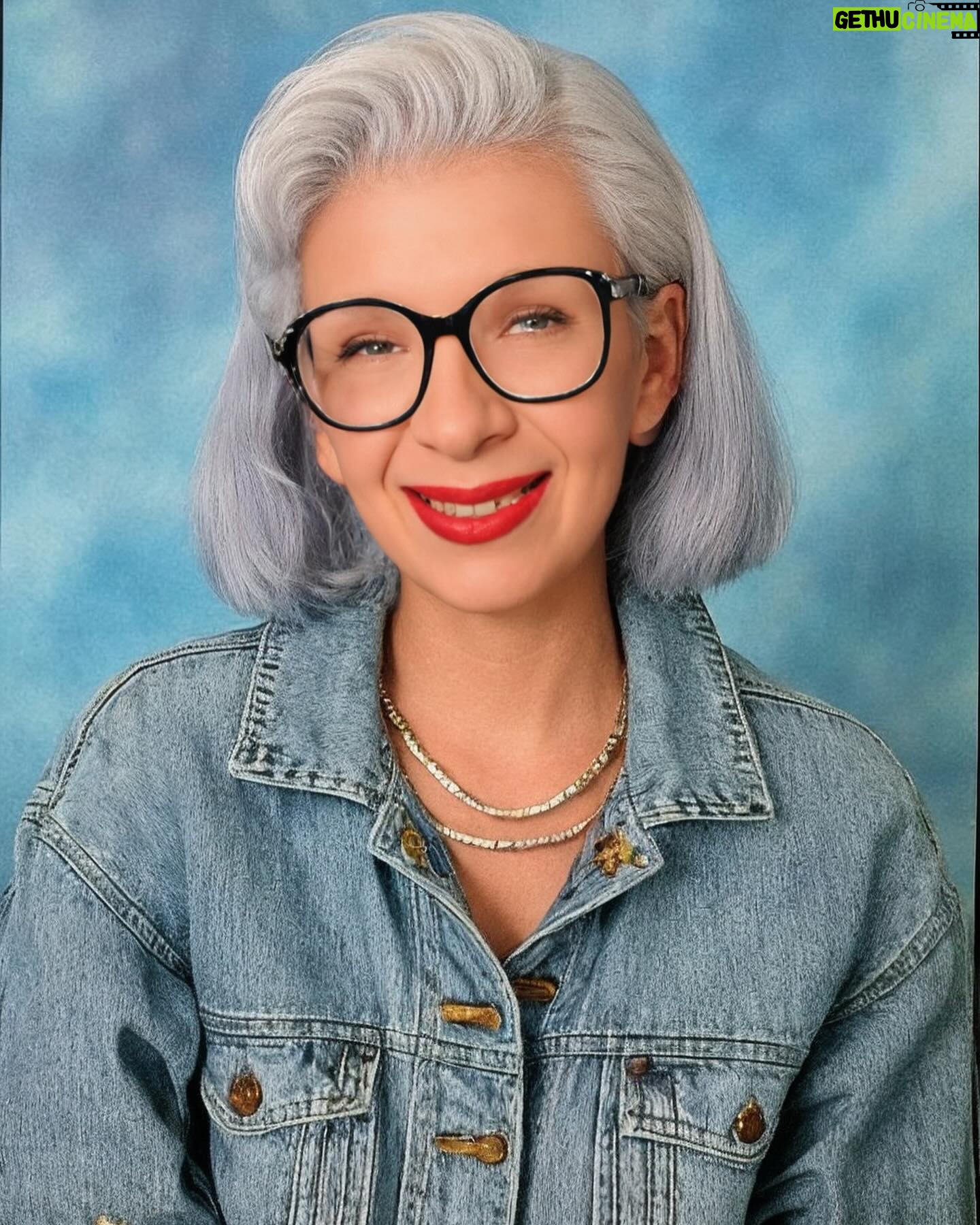 Iris Apfel - 109.5K Likes - Class of 1939
True or false: we had cameras back thenā¦
Love, AIris