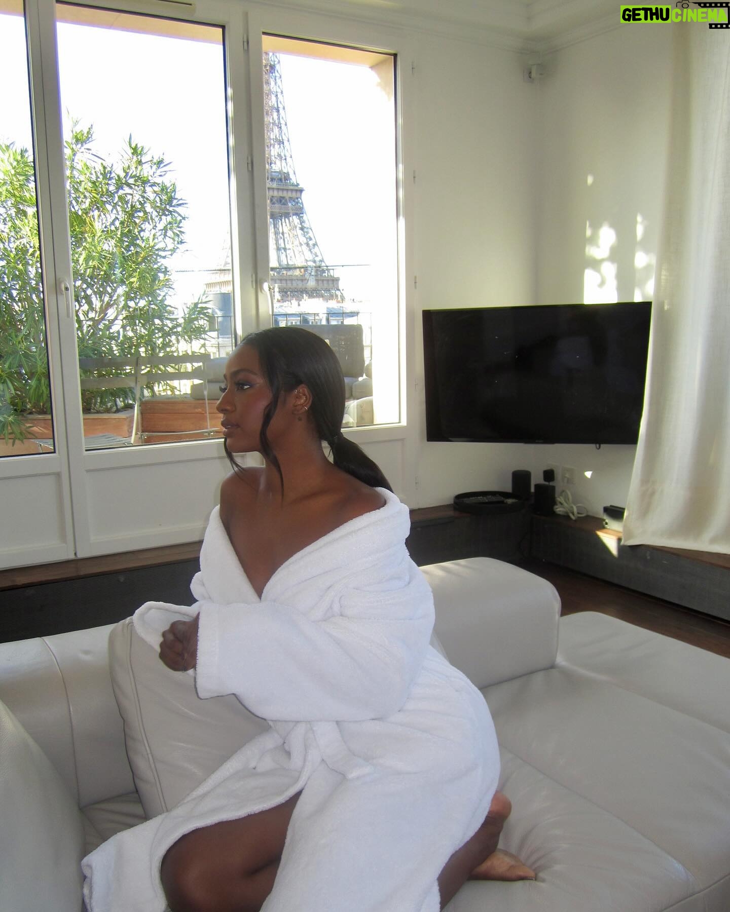 Justine Skye Instagram - this paris trip made me feel at home. thank you @airbnb