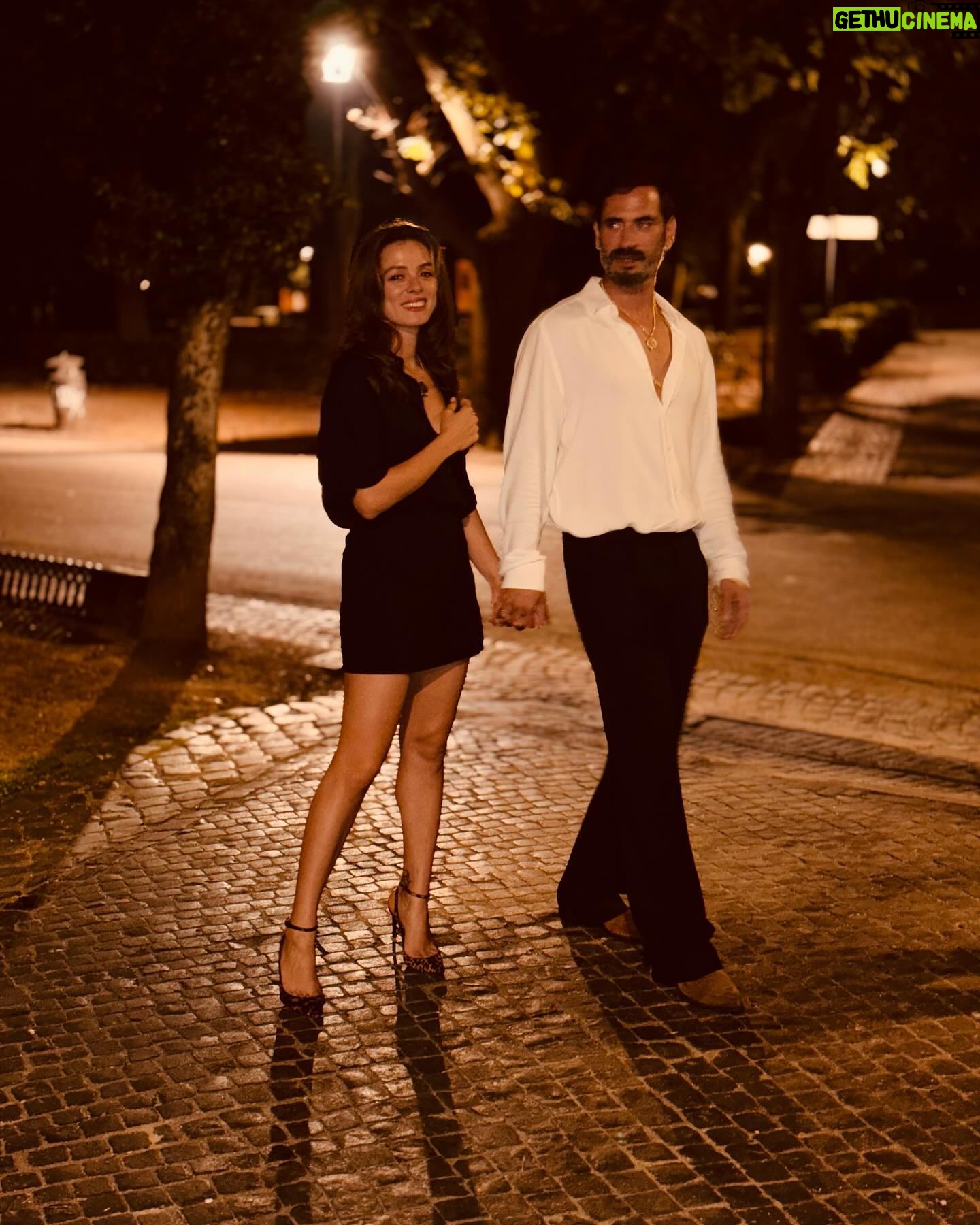 Özge Özpirinçci Instagram - Çok güzel bir geceydi 🪗🖤