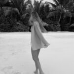 Bar Refaeli Instagram - 🐚