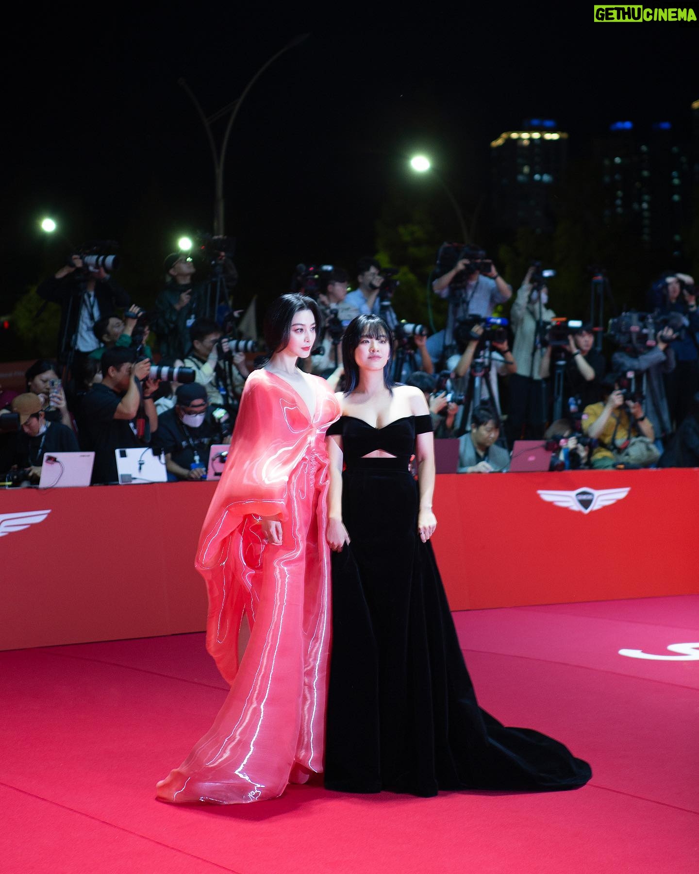 Fan Bingbing Instagram - The 28th Busan International Film Festival.
How do you like my jelly dress? 😁