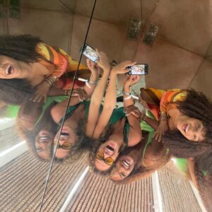 Juliana Alves Instagram - Dump das últimas semanas 
Um verdadeiro carrosel de emoções.
Quantos lugares, quantas pessoas especiais e experiências únicas.
❤️😉✨