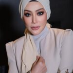 Erra Fazira Instagram - E R R A  F A Z I R A 
.
Makeup @sharhimkhan 
Wearing @rizmanruzaini
