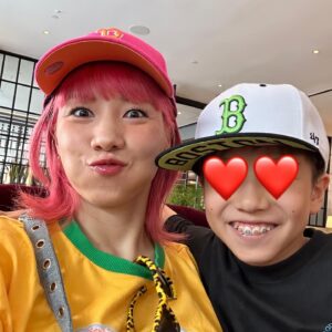 Riisa Naka Instagram - 10歳おめでとう🩷
最近写真であまり笑ってくれなくなったのはきっと小さい時の私の遺伝です😂😅
その中でも笑ってくれた写真たち🦎🫶🏻🥹
10歳も幸せな時間を過ごせますように❤️ずっとずっと愛してるよ🦎❤️🫶🏻🥰