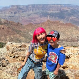 Riisa Naka Instagram - 10歳おめでとう🩷
最近写真であまり笑ってくれなくなったのはきっと小さい時の私の遺伝です😂😅
その中でも笑ってくれた写真たち🦎🫶🏻🥹
10歳も幸せな時間を過ごせますように❤️ずっとずっと愛してるよ🦎❤️🫶🏻🥰