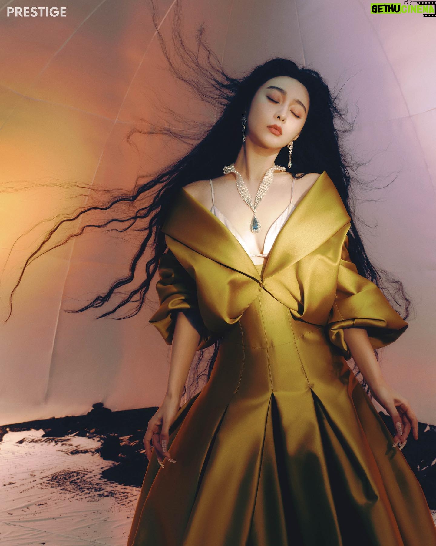 Fan Bingbing Instagram - Here’s a powerful woman who walks her own path – confident in her own methods and her clout. No matter whether it’s building her beauty business, walking the red carpet or the runway, or portraying complex women on screen, Fan Bingbing can do it all. She shares her story with us in the link in bio.
-
Words: Stephanie Ip (@stephcureau)
Photography: Issac Lam (@issaclam_)
Photography producer: Hidi Lee (@hidiin)
Art direction: Ip Siu (@ipsiu)
Styling: Kim Bui Kollar (@aka.kimbui)
Hair stylist: Eda Lee (@edajogo)
Makeup artist: Bonnie Hu (@huyiyin8)
Manicurist: Mei Mei Yeung (@lila0nail)
Art team: Naomi Chui (@unbelievablena), Karina To (@karina_to_to_), Joan Leung (@joanyil)
Project management: Alex Loong (@esteloong)
Photography assistants: Jason Li (@jason6_17), Kiano (@kiano_)
Styling assistants: Anna Lam (@kudoallll), Mason Wong (@massill_)
Art direction assistant: Kumi Tong (@kumwtong)
Graffer: Hsiao, TK, Fei Lung
Production assistants: MK Suen, Alvin Chu
Jewellery: Mikimoto (@official_mikimoto)
Wardrobe: Kimhekim (@maison_kimhekim), Ferragamo (@ferragamo), Bottega Veneta, Vivian Luk Atelier (@vivianlukatelier)
Special thanks: Artist Management Jersey Chong (@jerseychong)
-
#Prestige #PrestigeCover