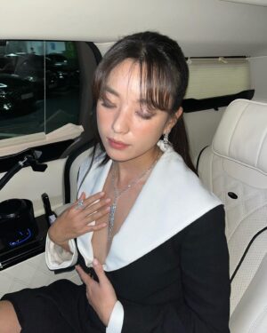 Han Hyo-joo Instagram - 다이내믹 부산
Dynamic Busan 👋🏻🤪🙏🏻✨