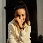 Claudia Salas Instagram – Londres ha sido exprés pero oye, saboreada hasta la última gota.
Al final un viaje es una experiencia y la experiencia la hacen las personas. Gracias a la familia de @beefeatergin_es por regalárnosla y mostrarnos la otra cara de la ciudad. 
Y a todos los descubrimientos que me llevo conmigo. Salud y por más.
#Beefeater #BeefeaterLondon 
Disfruta de un consumo responsable. 40º

❤️