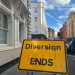 Claudia Salas Instagram – Londres ha sido exprés pero oye, saboreada hasta la última gota.
Al final un viaje es una experiencia y la experiencia la hacen las personas. Gracias a la familia de @beefeatergin_es por regalárnosla y mostrarnos la otra cara de la ciudad. 
Y a todos los descubrimientos que me llevo conmigo. Salud y por más.
#Beefeater #BeefeaterLondon 
Disfruta de un consumo responsable. 40º

❤️