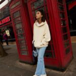 Claudia Salas Instagram – Londres ha sido exprés pero oye, saboreada hasta la última gota.
Al final un viaje es una experiencia y la experiencia la hacen las personas. Gracias a la familia de @beefeatergin_es por regalárnosla y mostrarnos la otra cara de la ciudad. 
Y a todos los descubrimientos que me llevo conmigo. Salud y por más.
#Beefeater #BeefeaterLondon 
Disfruta de un consumo responsable. 40º

❤️