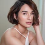 Jennylyn Mercado Instagram – Makikidaan lang po.😬 
Glow time made possible by: 
@antheabueno 
@rjdelacruz 
@ajalberto 
@iancovinarao