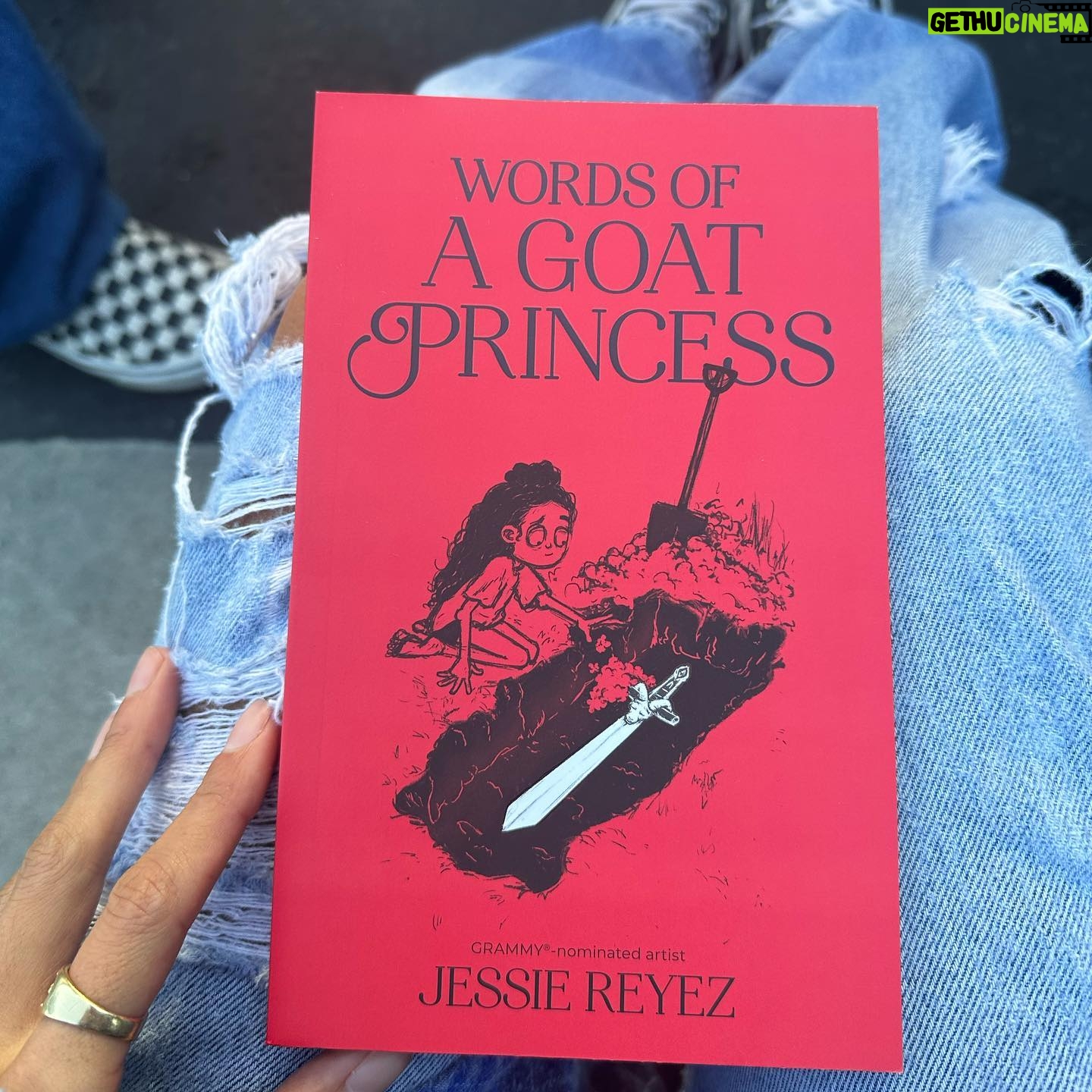 Jessie Reyez Instagram - If I blossomed in the dark
Am I really me when i’m happy
Oct 17th
Words of a Goat Princess
By me
Illustrations by @braktosaure
❤️